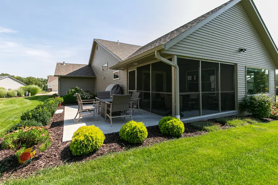 1111 33rd Ave Circle, Silvis, IL 61282 - #2