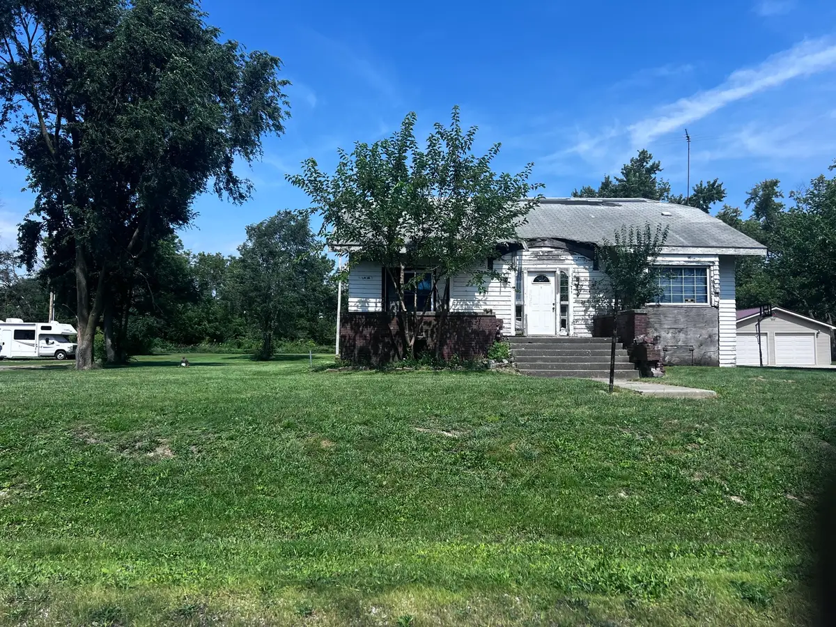 211 W 1st Street S, Clarence, IL 60960 - #1