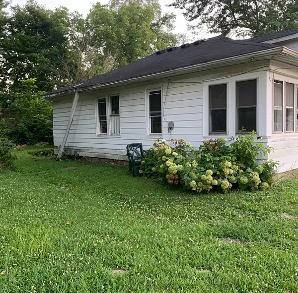 301 E Larch Street, Carbondale, IL 62901