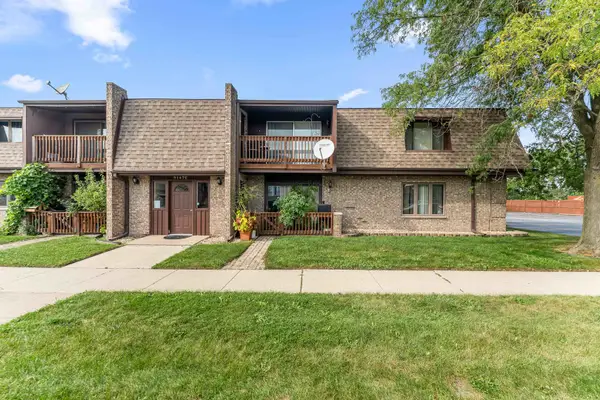 9147 S Roberts Road #205, Hickory Hills, IL 60457