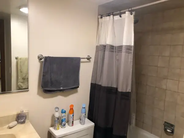 8350 W Addison Street #202, Chicago, IL 60634
