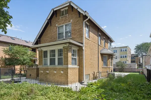 4821 N Harding Avenue, Chicago, IL 60625