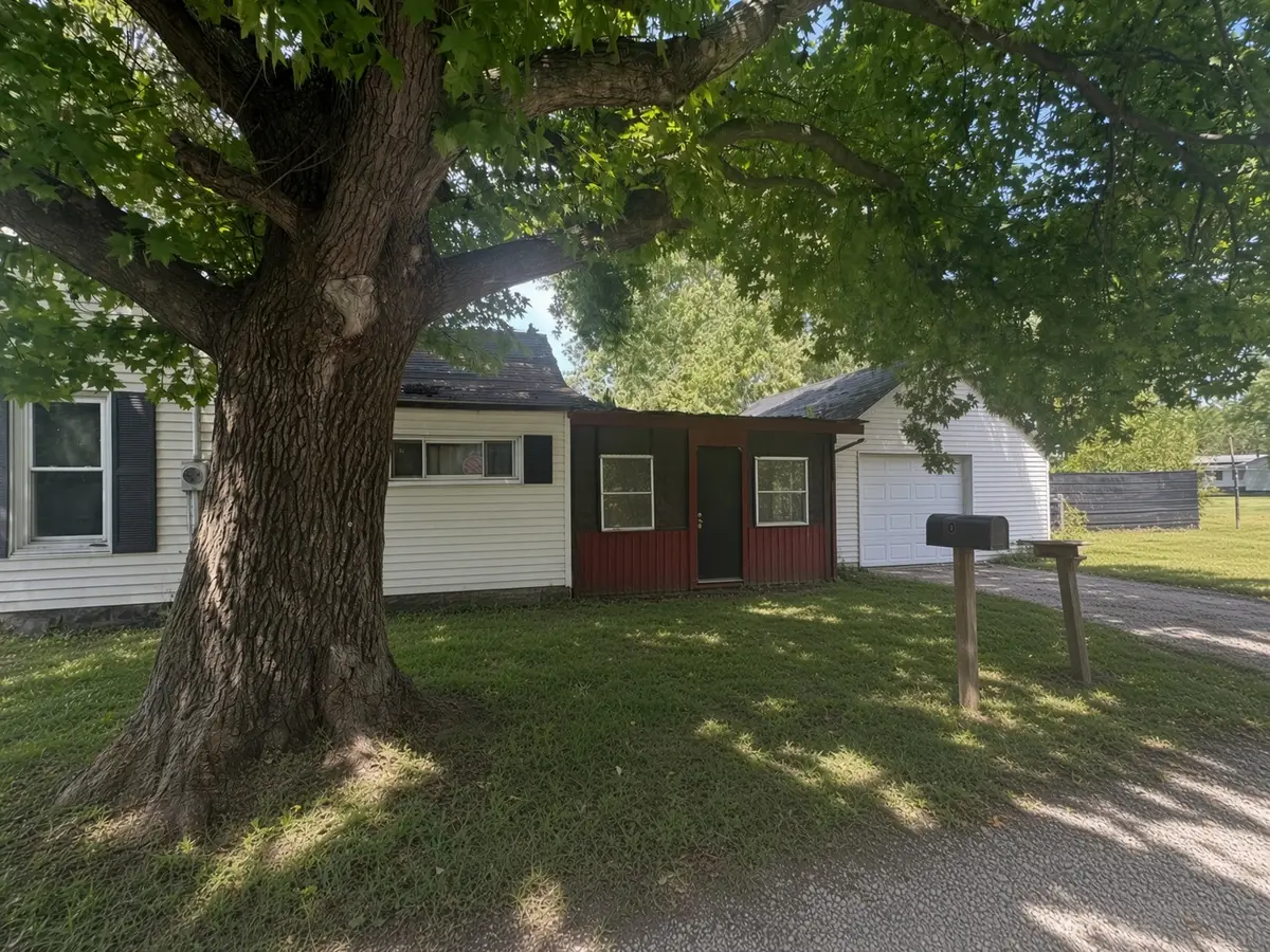 207 South Street, Coffeen, IL 62017 - #1