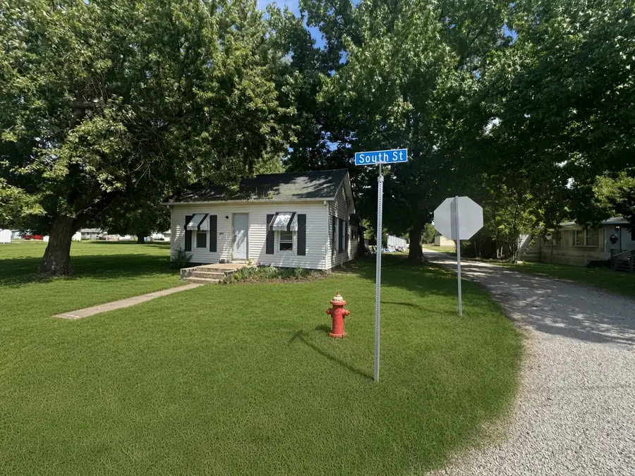 207 South Street, Coffeen, IL 62017 - #2