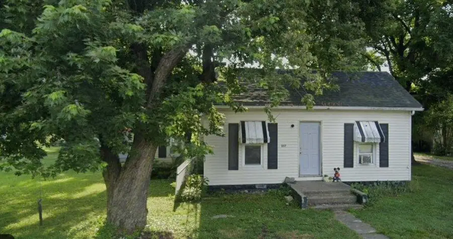 207 South Street, Coffeen, IL 62017 - #3