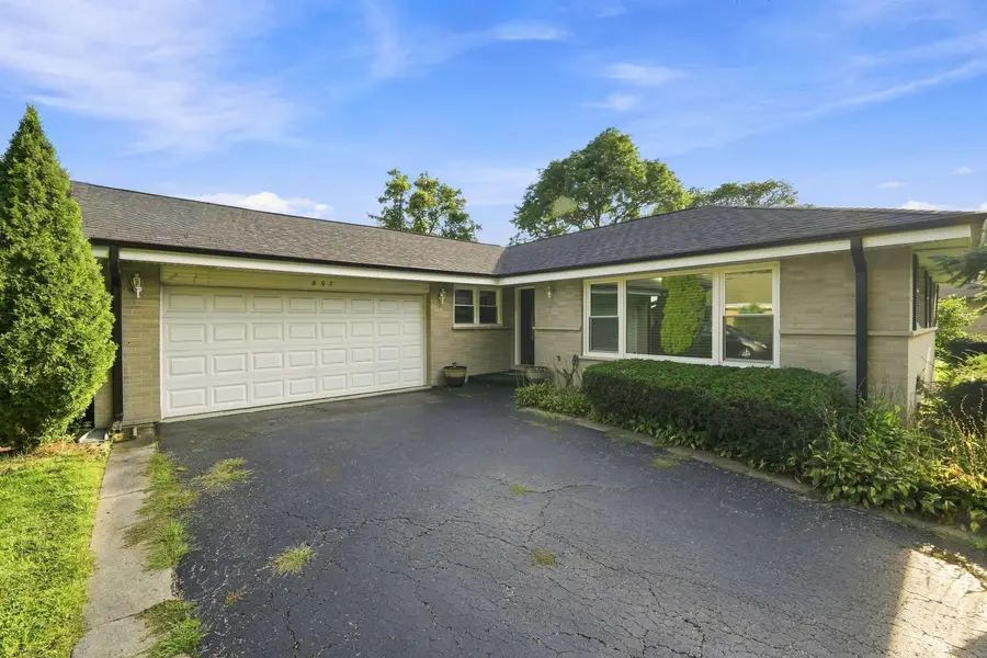 807 E Golfview Drive, Mount Prospect, IL 60056 - #3
