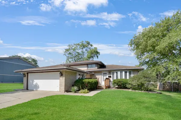 8808 S 85th Court, Hickory Hills, IL 60457