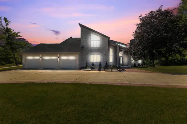 8920 Royal Drive, Burr Ridge, IL 60527