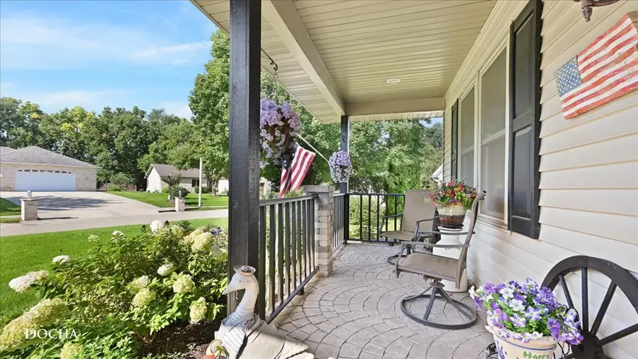 614 Magnolia Lane, Ottawa, IL 61350 - #2