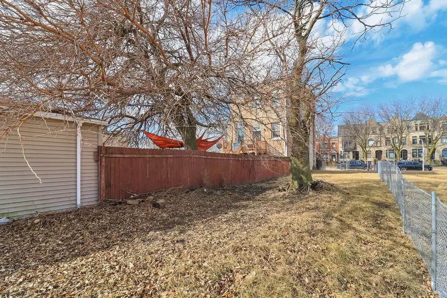 3913 S Prairie Avenue, Chicago, IL 60653 - #3