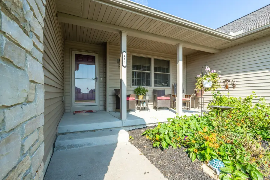 410 S Diamond Drive, Long Grove, IA 52756 - #2