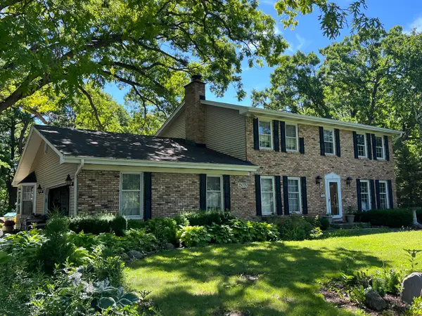 2N775 Wayne Oaks Lane, West Chicago, IL 60185
