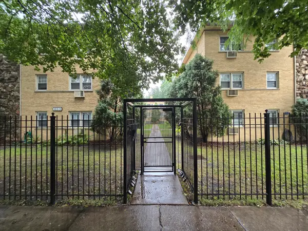 1819 W Touhy Avenue #4, Chicago, IL 60626