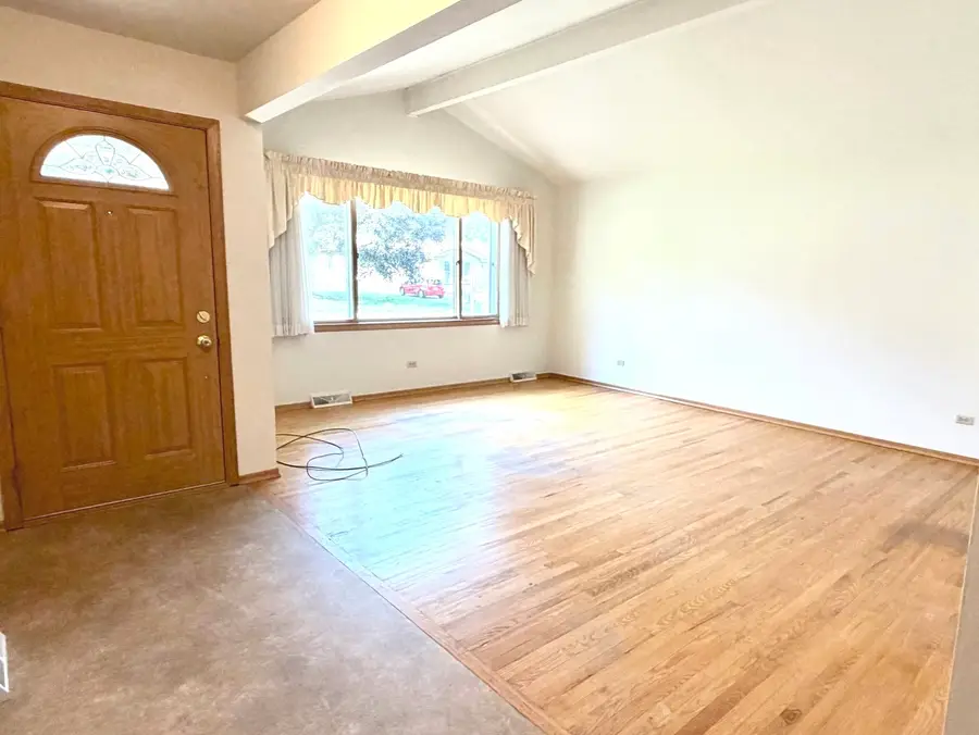 2323 Carriage Lane, Lindenhurst, IL 60046 - #2
