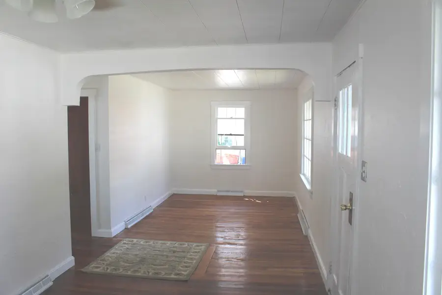 212 W White Street, Clinton, IL 61727 - #2