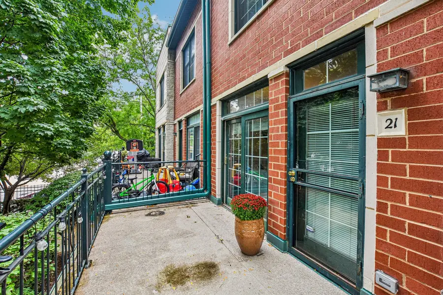 1813 S Clark Street #21, Chicago, IL 60616 - #2