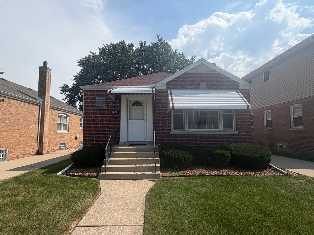 10221 S Trumbull Avenue, Evergreen Park, IL 60805 - #1