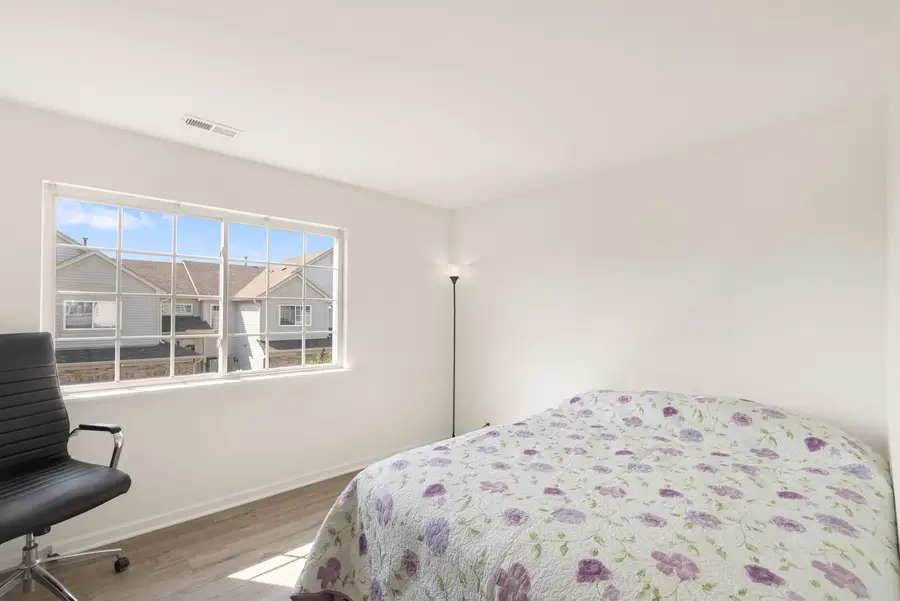 207 Nicole Drive #E, South Elgin, IL 60177 - #3