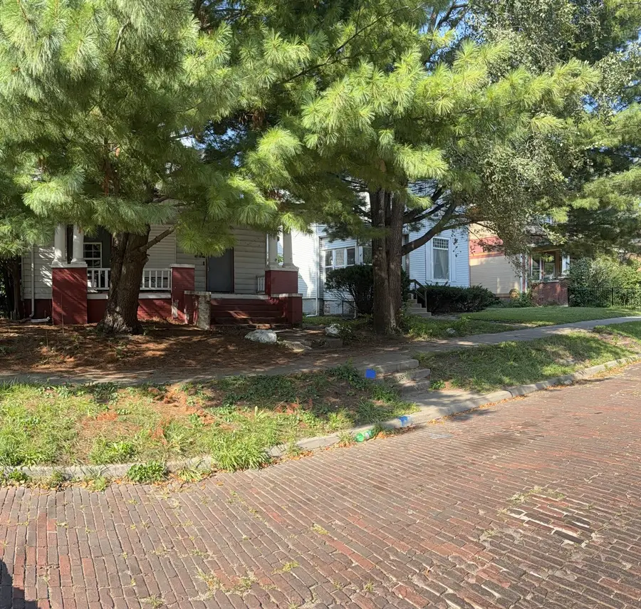 605 W Armstrong Avenue, Peoria, IL 61606 - #3