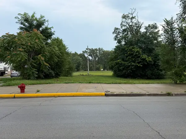 8801 S Houston Avenue, Chicago, IL 60617