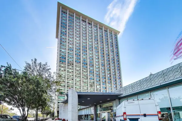 3600 N Lake Shore Drive #222, Chicago, IL 60613