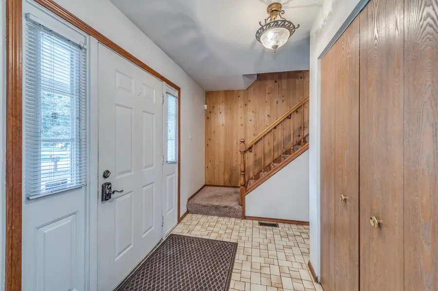 1602 Larson Avenue, Saint Charles, IL 60174 - #3