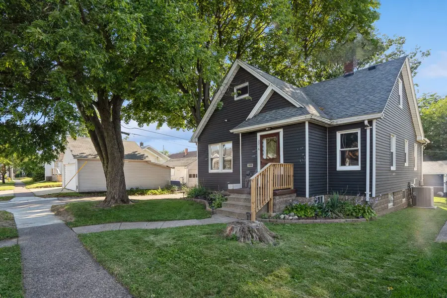 2216 N Sturdevant Street, Davenport, IA 52804 - #2
