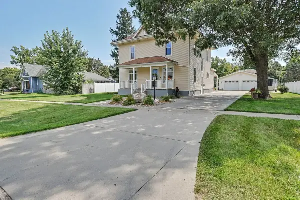 411 E Cherry Street, Chatsworth, IL 60921