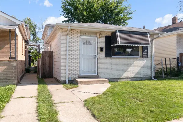 1652 W Montvale Avenue, Chicago, IL 60643