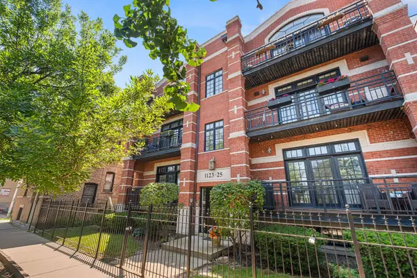 1123 W Grace Street #1E, Chicago, IL 60613