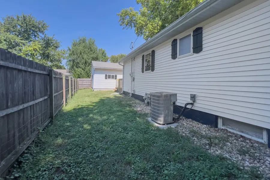 1301 W Wood Street, Bloomington, IL 61701 - #3