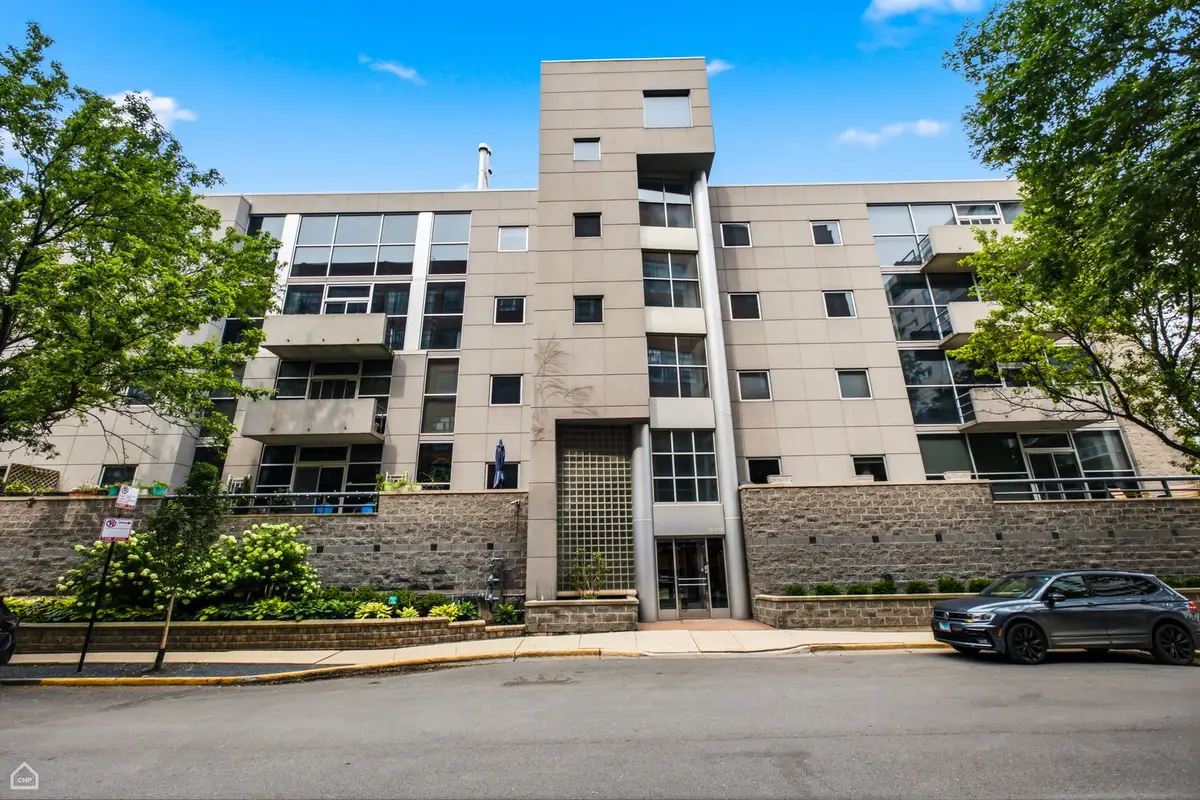 939 W Huron Street #201, Chicago, IL 60642 - #1