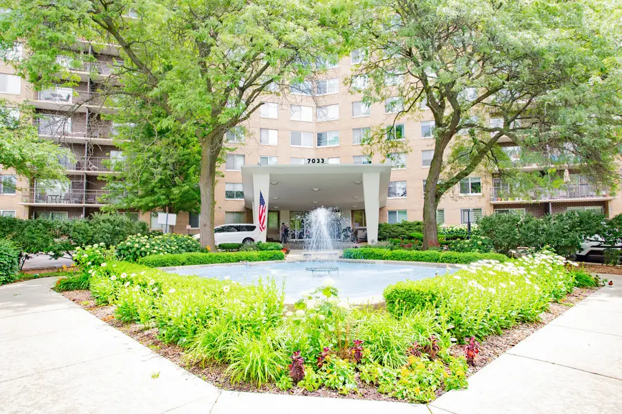 7033 N Kedzie Avenue #303, Chicago, IL 60645 - #2