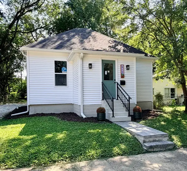 913 W Tremont Street, Champaign, IL 61821