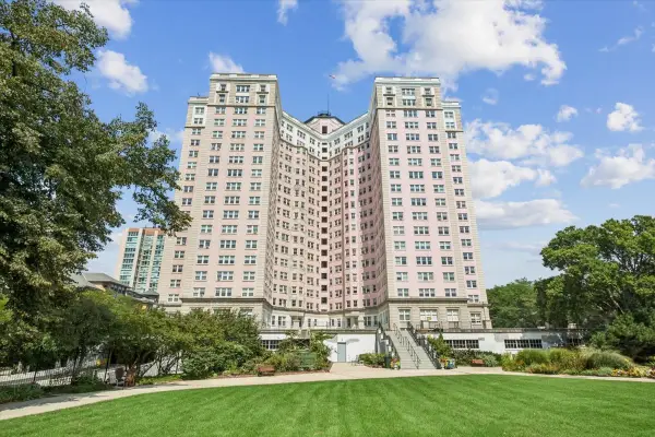 5555 N Sheridan Road #1215A, Chicago, IL 60640