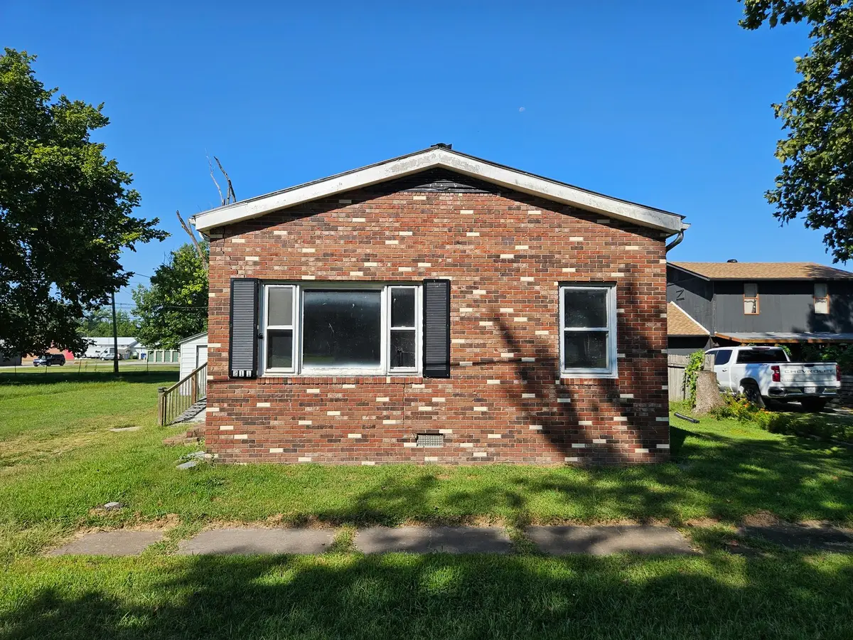 211 N Seba Street, Hurst, IL 62949 - #1