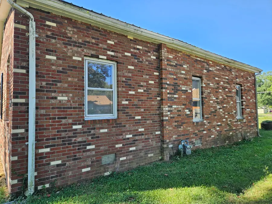 211 N Seba Street, Hurst, IL 62949 - #2