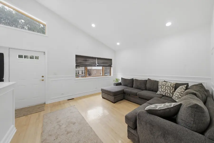 4550 S Mcdowell Avenue, Chicago, IL 60609 - #3