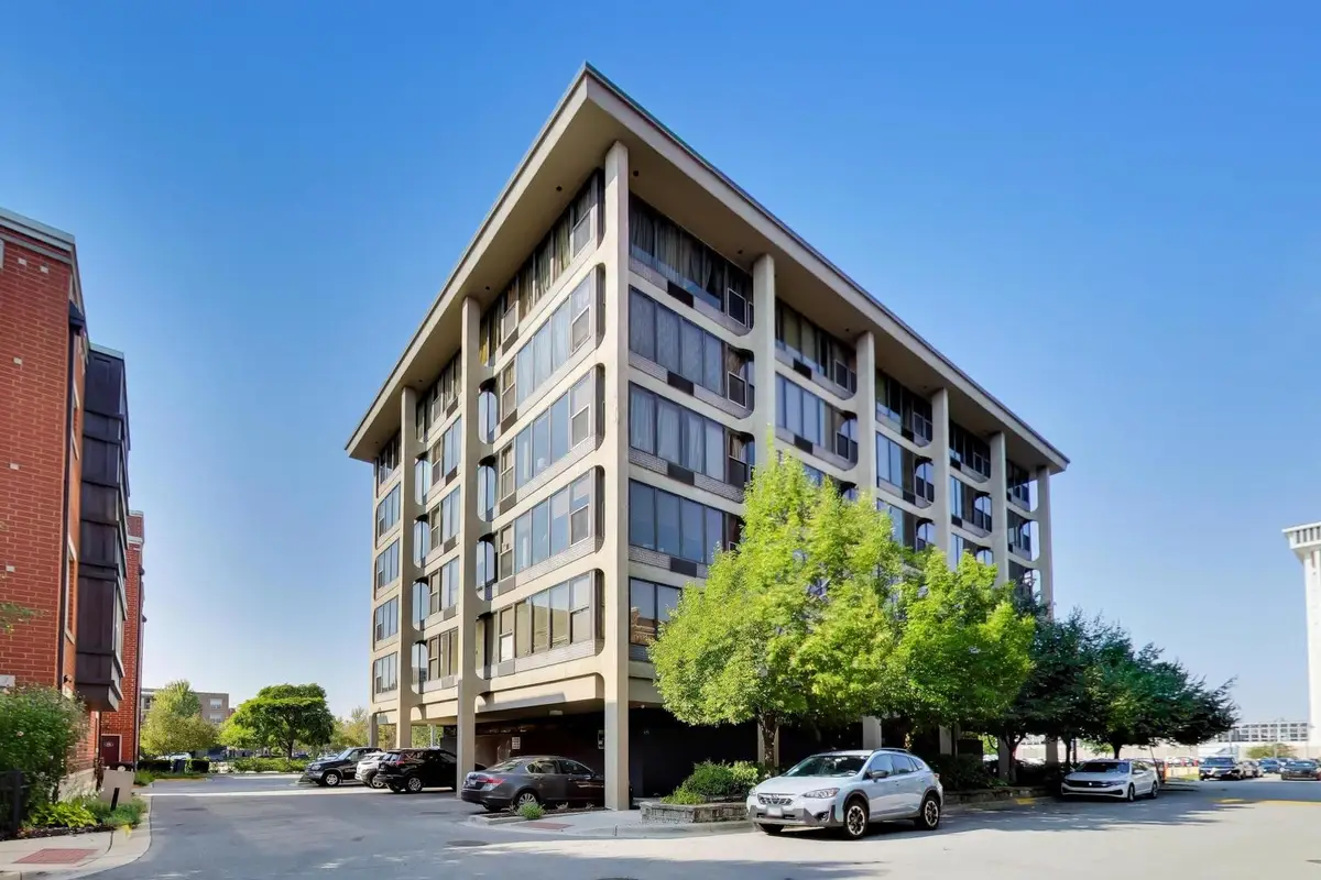 345 E Eastgate Place #302, Chicago, IL 60616 - #1