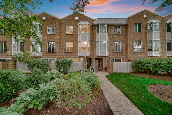 106 Bishop Quarter Lane, Oak Park, IL 60302