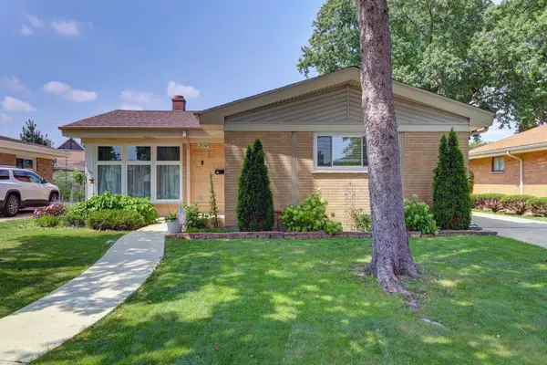 2534 Kensington Avenue, Westchester, IL 60154