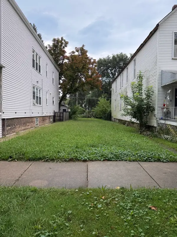 8431 S Brandon Avenue, Chicago, IL 60617