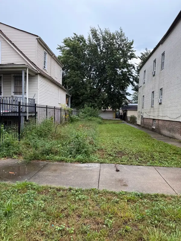 8545 S Burnham Avenue, Chicago, IL 60617