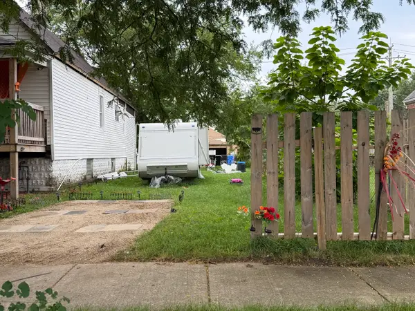 9032 S Greenwood Avenue, Chicago, IL 60619