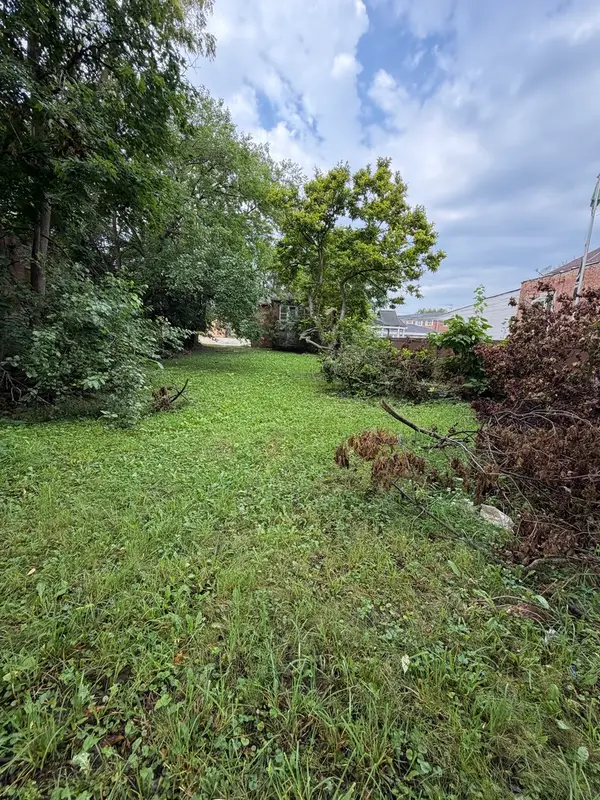 9152 S Dauphin Avenue, Chicago, IL 60619