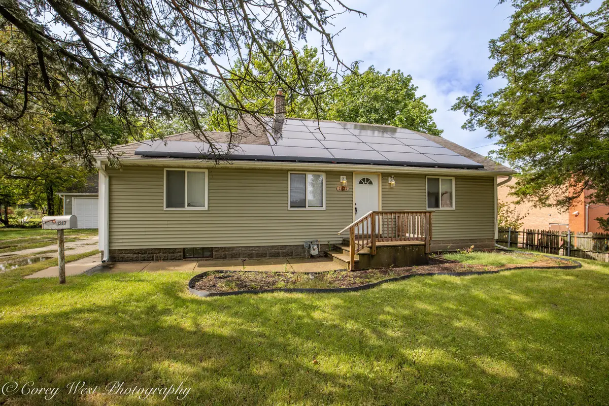 1321 Oakwood Avenue, Dekalb, IL 60115 - #1