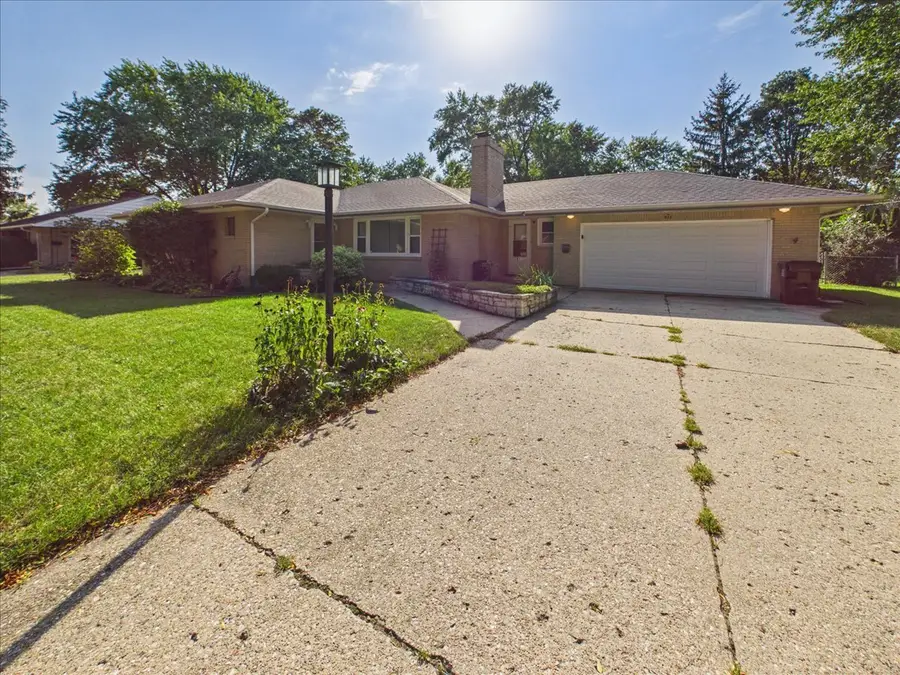 912 Chelsea Avenue, Rockford, IL 61107 - #2
