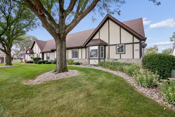 1880 Willow Circle Drive, Crest Hill, IL 60403