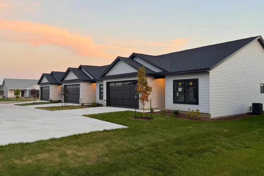1716 Redbud Circle #101, Eldridge, IA 52748 - #2