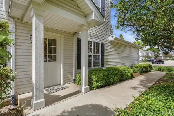 2471 Stoughton Circle #2471, Aurora, IL 60502